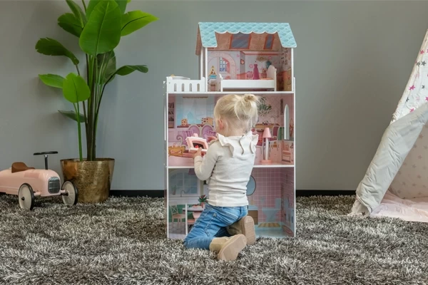 Zet het huis op de grond of op een tafel