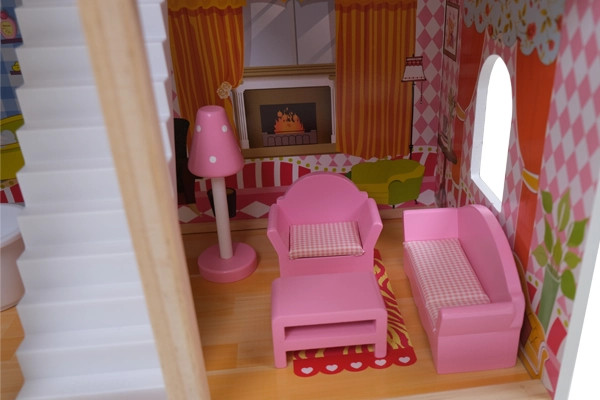 Woonkamer met roze meubilair