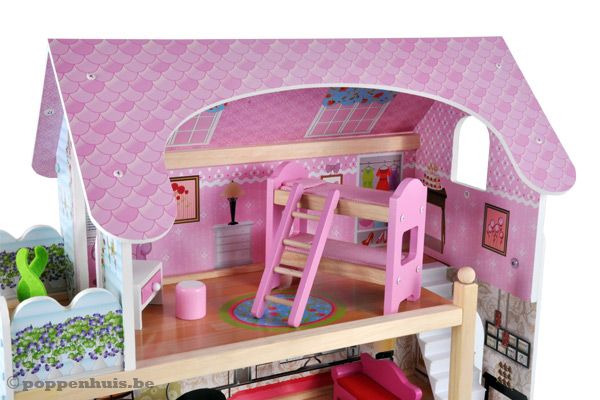 Slaapkamer met roze stapelbed.