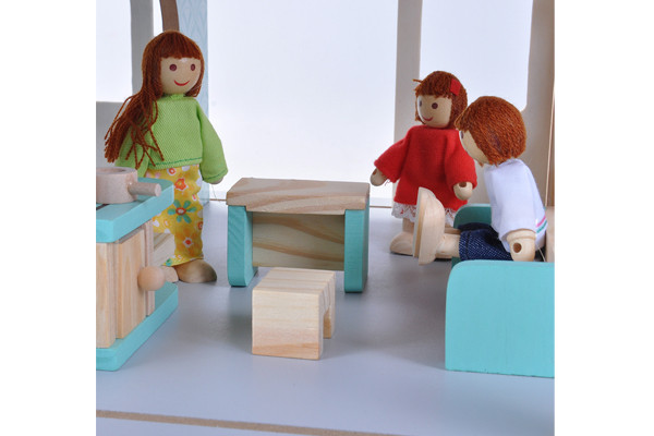 Speel met uw poppen in de charmant gedecoreerde kamers.