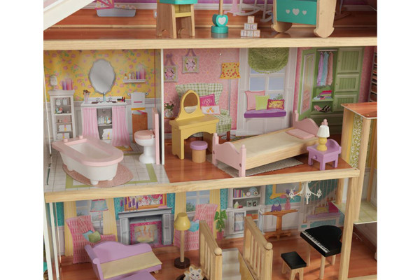 Een slaapkamer en badkamer boven in de villa.