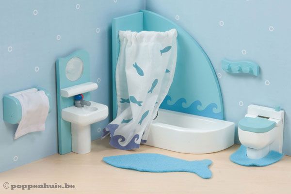 9-delige set met o.a. bad met douche en toilet.